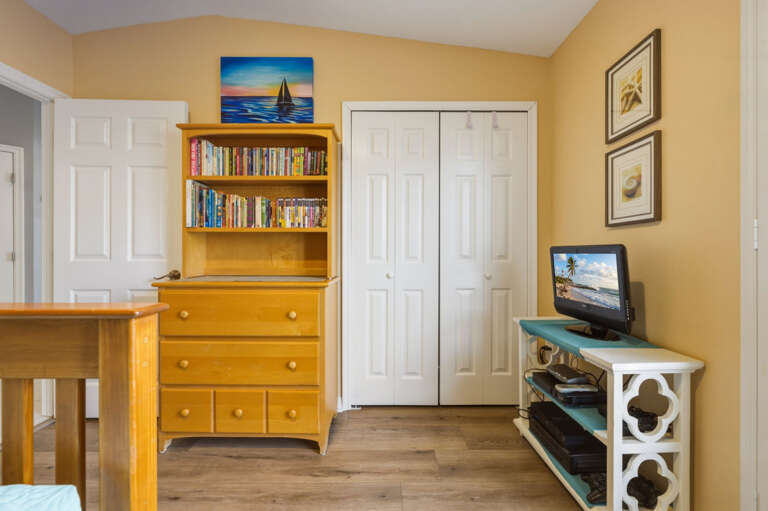 31-web-or-mls-2108 Beach Trail unit 202-24.jpg