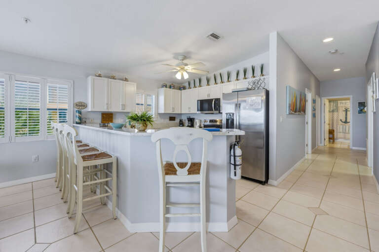 16-web-or-mls-2108 Beach Trail unit 202-43.jpg