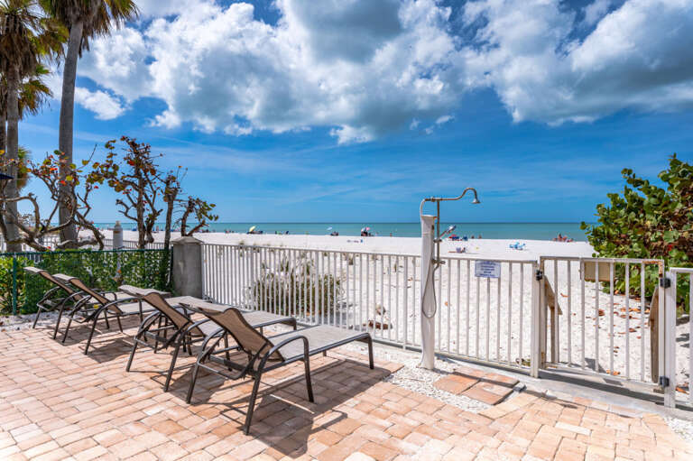 49-web-or-mls-2108 Beach Trail unit 202-15.jpg