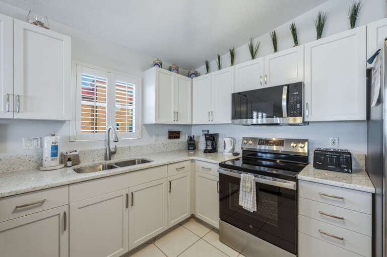 18-web-or-mls-2108 Beach Trail unit 202-45.jpg