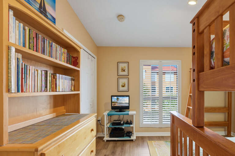 32-web-or-mls-2108 Beach Trail unit 202-23.jpg
