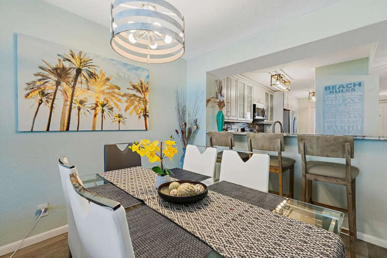 Dining Area and Breakfast Bar Dining Area and Breakfast Bar