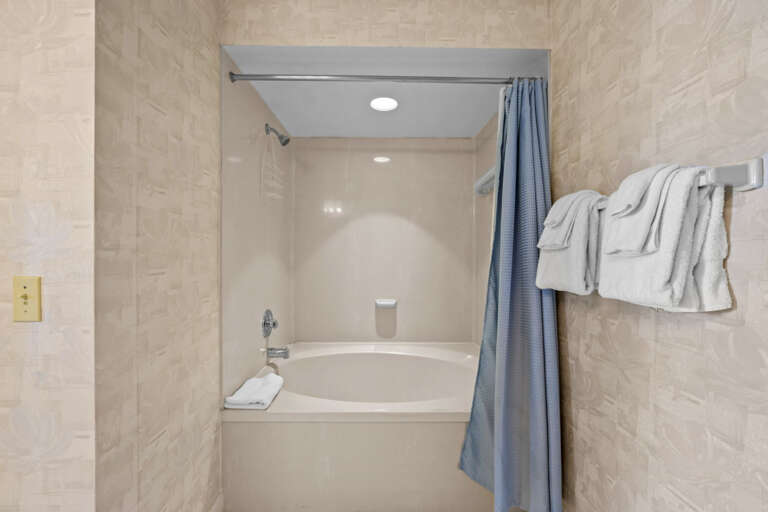 21-web-or-mls-5801 Bahia Del Mar Circle #212-29.jpg