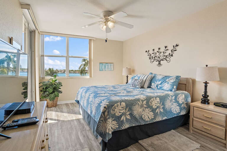 Master Bedroom w/ King Bed