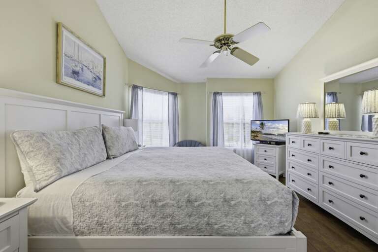 Master Bedroom (4).jpg