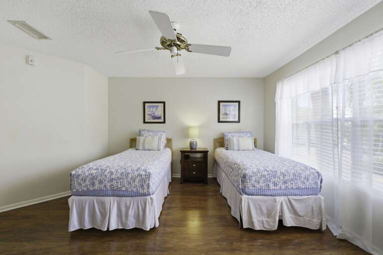 Guest Bedroom (3).jpg