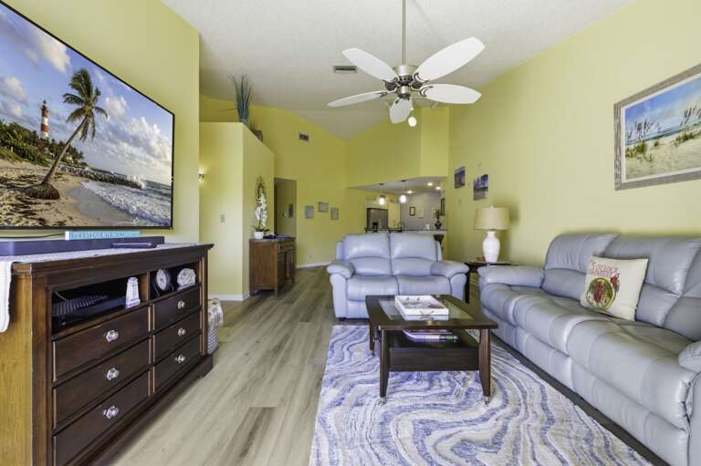 Living Area (2).jpg