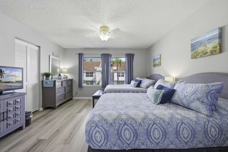 Guest Room with 2 Double Full Beds (2).jpg