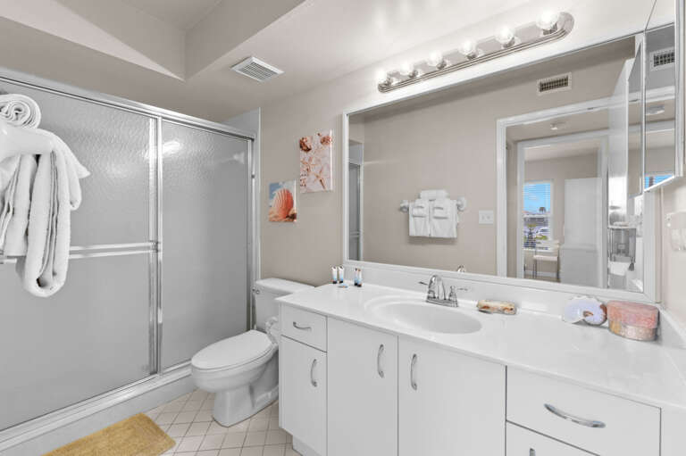 15-web-or-mls-6061 Bahia Del Mar Cir Apt 143-25.jpg