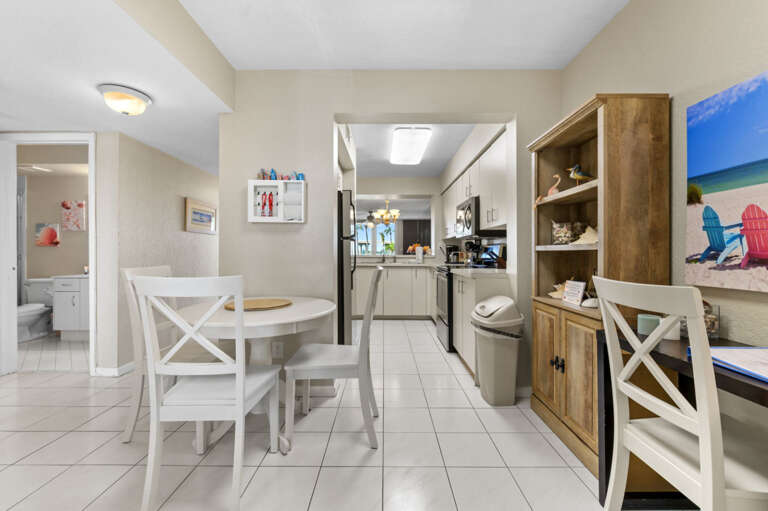 13-web-or-mls-6061 Bahia Del Mar Cir Apt 143-23.jpg