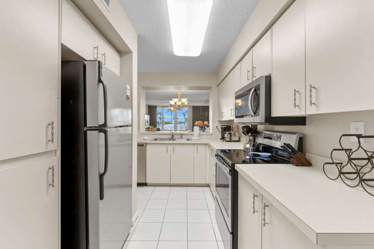 9-web-or-mls-6061 Bahia Del Mar Cir Apt 143-20.jpg