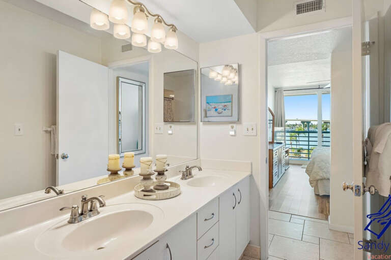 Attached Master Bathroom