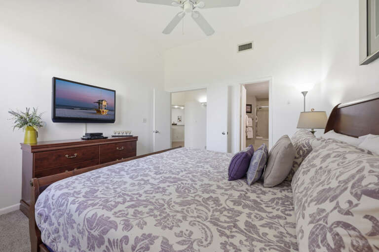 18-web-or-mls-6077 Bahia Del Mar Blvd S #223-11.jpg