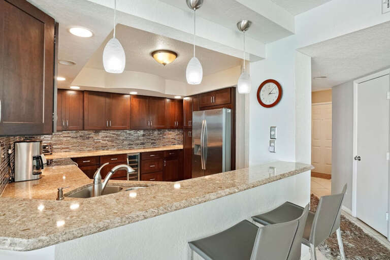 Kitchen with Breakfast Bar