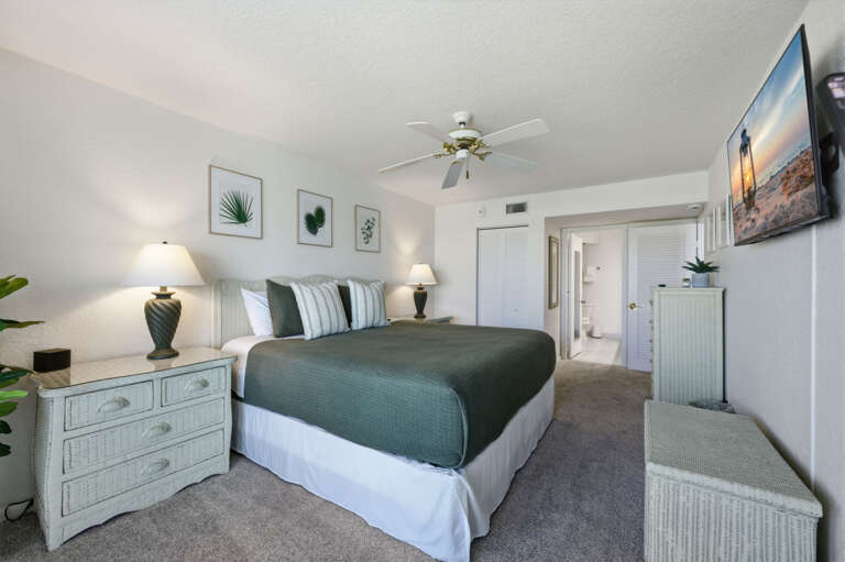 4-web-or-mls-6083 Bahia Del Mar Cir #562-3.jpg