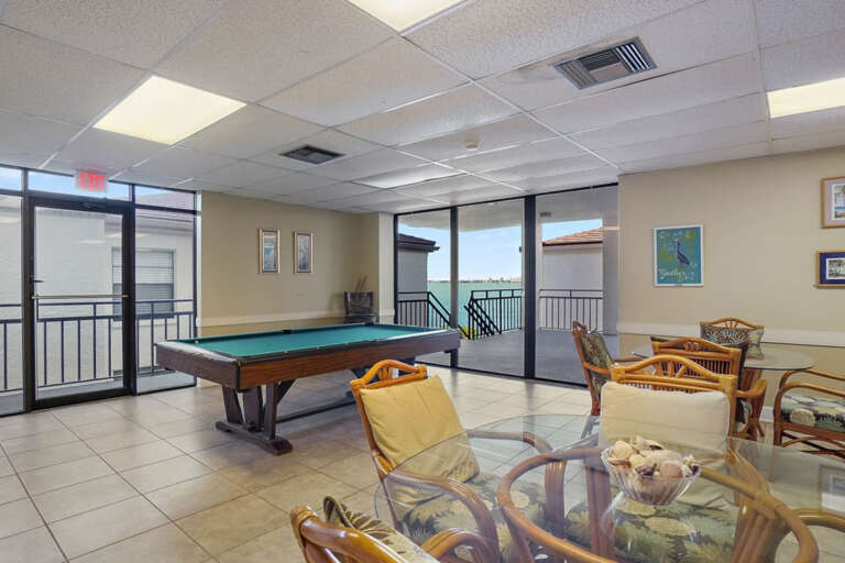 Lobby Gaming and Lounge Area Lobby Gaming and Lounge Area