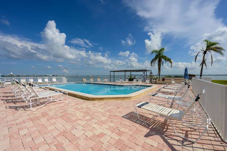 36-web-or-mls-6177 Sun Blvd #103-9.jpg