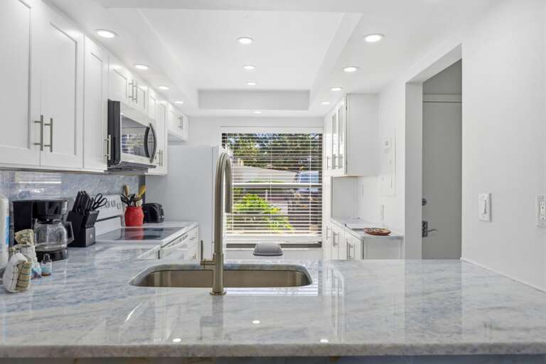 15-web-or-mls-6177 Sun Blvd #103-34.jpg
