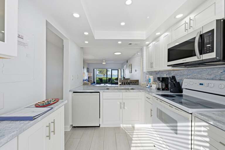 17-web-or-mls-6177 Sun Blvd #103-19.jpg