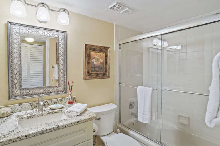 Guest Bath with Tub/ Shower Combo Guest Bath with Tub/ Shower Combo