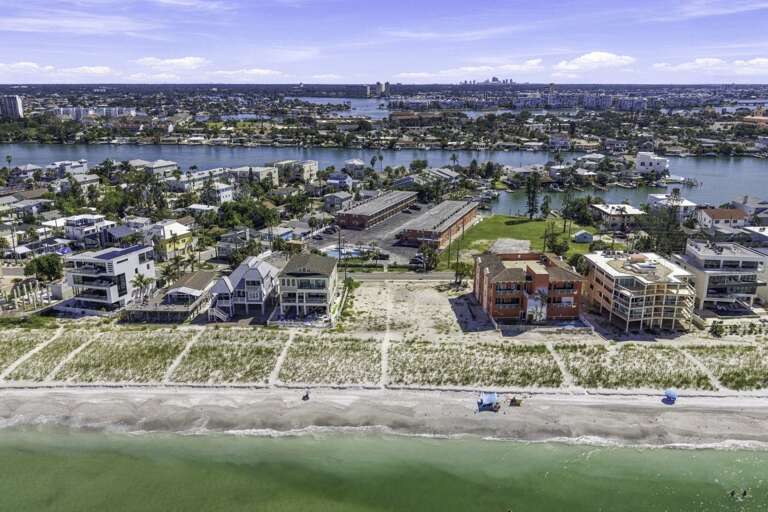 24-web-or-mls-8565 W Gulf Blvd #28S-21.jpg