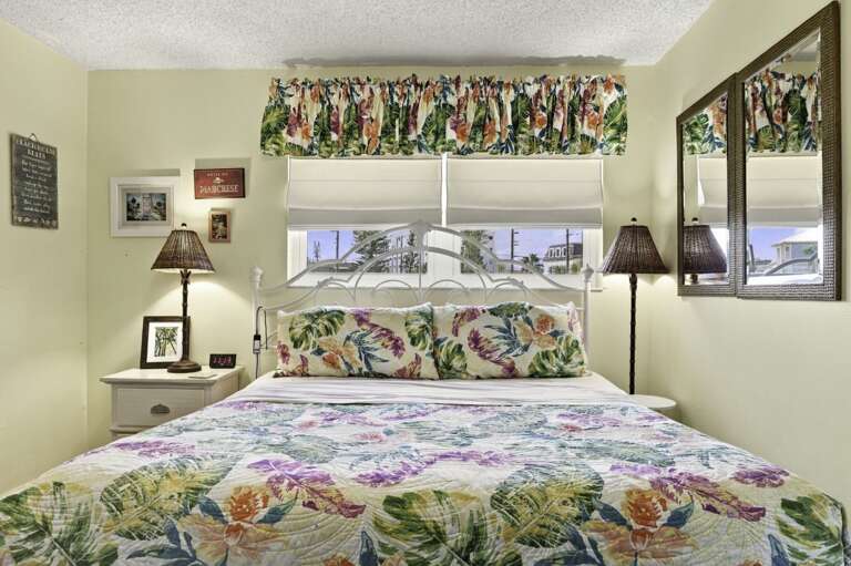 14-web-or-mls-8565 W Gulf Blvd #28S-31.jpg