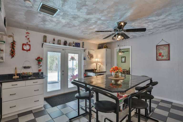 Kitchen with Breakfast Bar Island