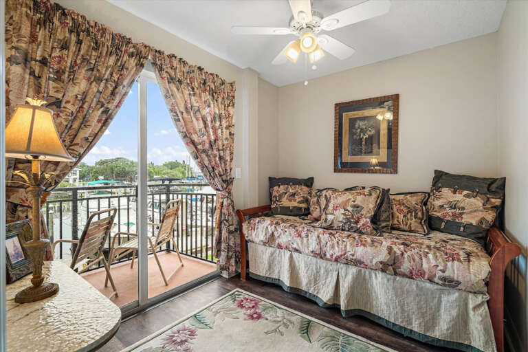 Den with 2 Twin Pull Out Beds Den with 2 Twin Pull Out Beds