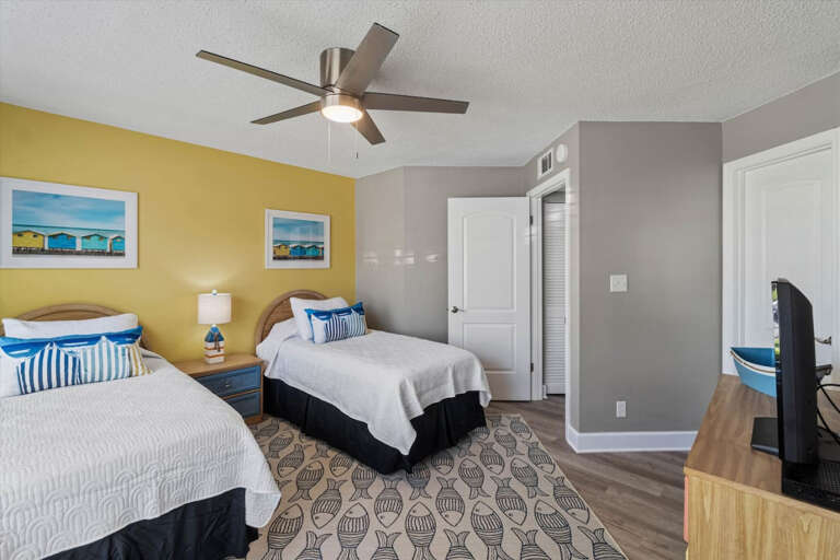 Guest Room with 2 Twin Beds