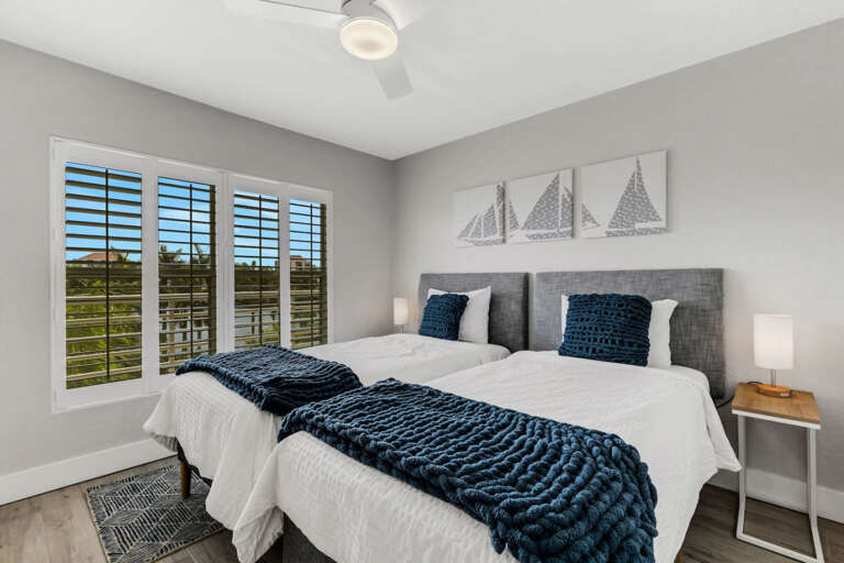 Guest Bedroom with 2 Twins