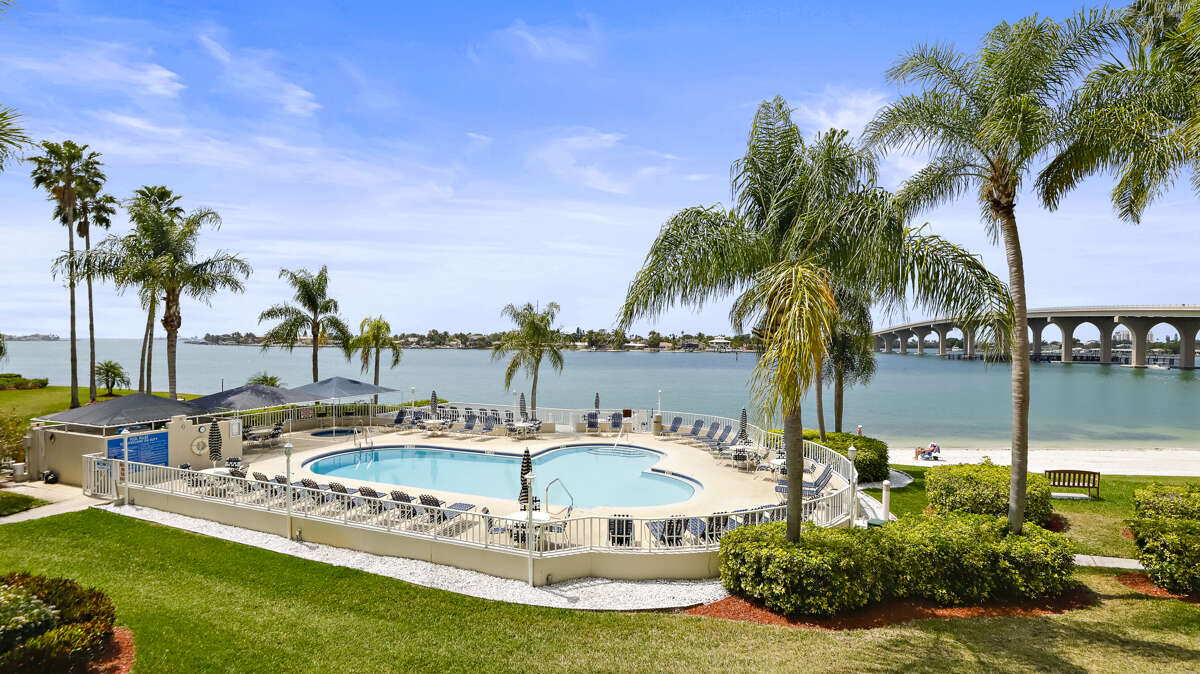 Bahia Vista 8411 Saint Petersburg Florida 2 Bedroom Vacation Condo