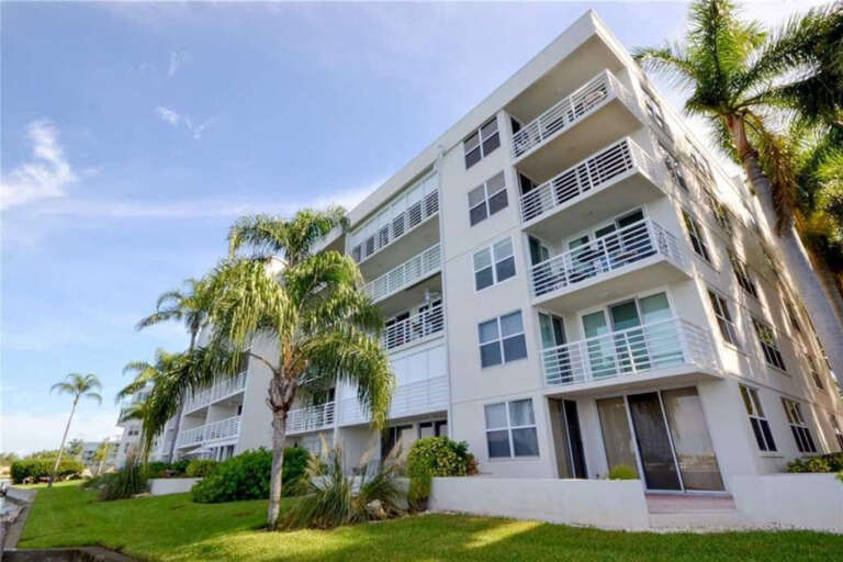 Bahia Vista Building