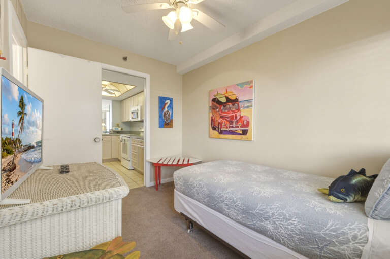 29-web-or-mls-20000 Gulf Boulevard #604-22.jpg