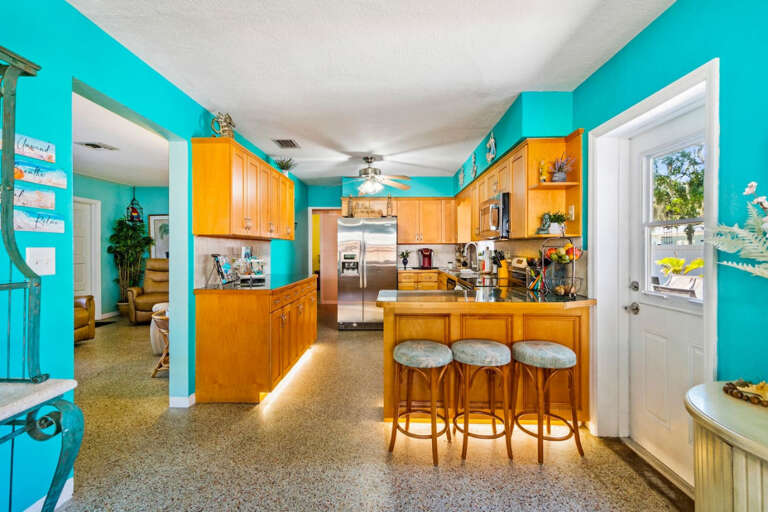 Breakfast Bar and Kitchen Breakfast Bar and Kitchen