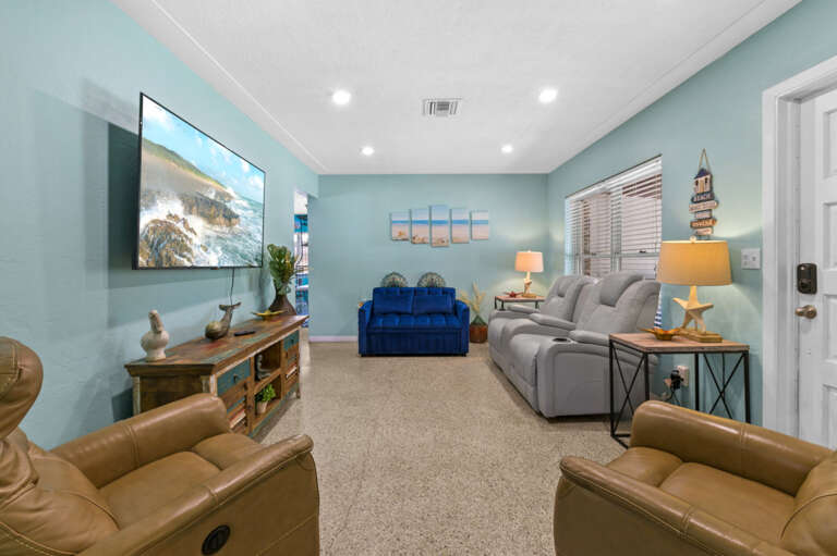 3-web-or-mls-8309 41st Ave N-1.jpg 3-web-or-mls-8309 41st Ave N-1.jpg