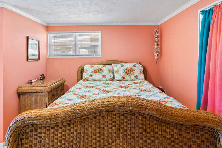 Guest Bedroom 1 Guest Bedroom 1