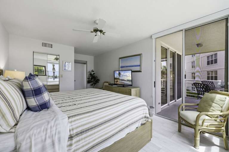 Primary Bedroom (2).jpg