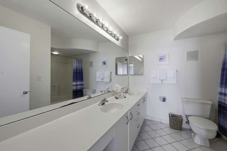 20-web-or-mls-6085 Bahia Del Mar Cir #469-23.jpg