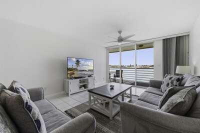 3-web-or-mls-6085 Bahia Del Mar Cir #469-5.jpg