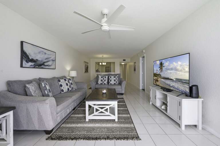 5-web-or-mls-6085 Bahia Del Mar Cir #469-7.jpg
