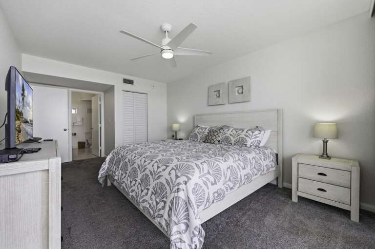 17-web-or-mls-6085 Bahia Del Mar Cir #469-13.jpg