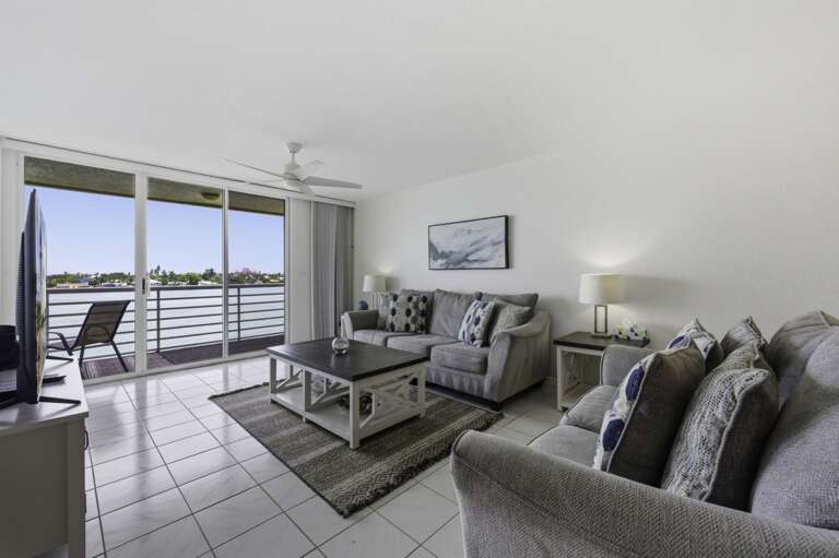 2-web-or-mls-6085 Bahia Del Mar Cir #469-4.jpg