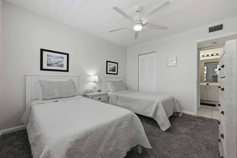 23-web-or-mls-6085 Bahia Del Mar Cir #469-26.jpg