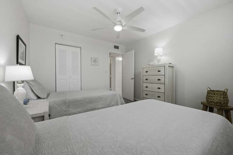 24-web-or-mls-6085 Bahia Del Mar Cir #469-27.jpg