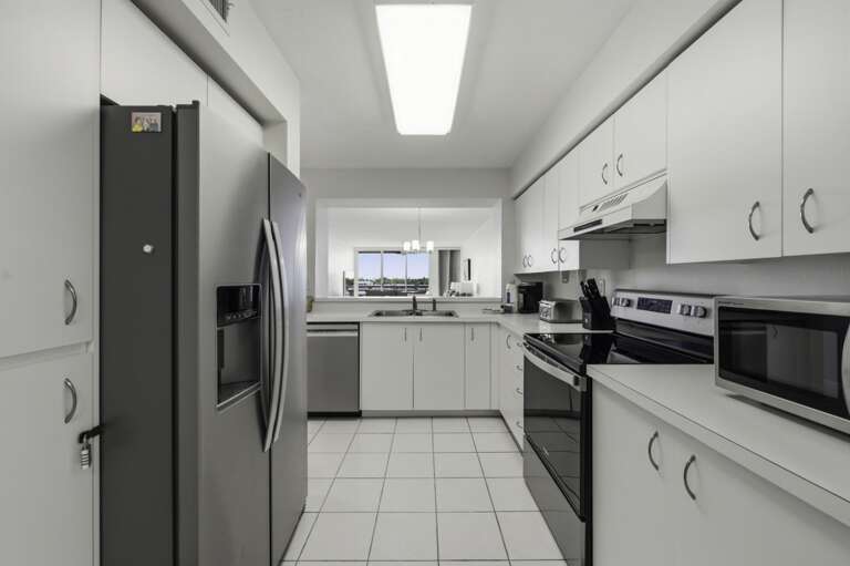 11-web-or-mls-6085 Bahia Del Mar Cir #469-20.jpg