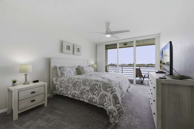 14-web-or-mls-6085 Bahia Del Mar Cir #469-11.jpg