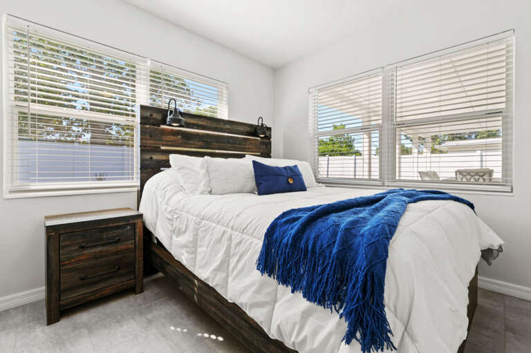 27-web-or-mls-7664 115th St-2424.jpg