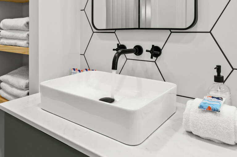 26-web-or-mls-7664 115th St-2419.jpg