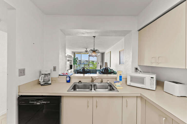 9-web-or-mls-6061 Bahia Del Mar Cir #543-21.jpg