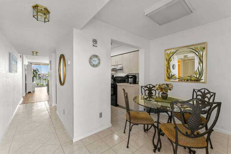 12-web-or-mls-6061 Bahia Del Mar Cir #543-24.jpg